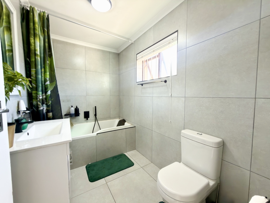 2 Bedroom Property for Sale in Flamingo Vlei Western Cape
